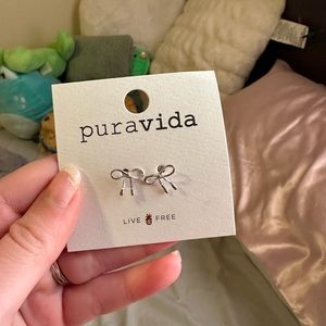 Silver pura vida bow earrings!